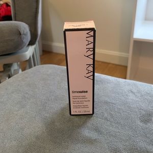 Mary Kay Luminous-Wear Foundation
